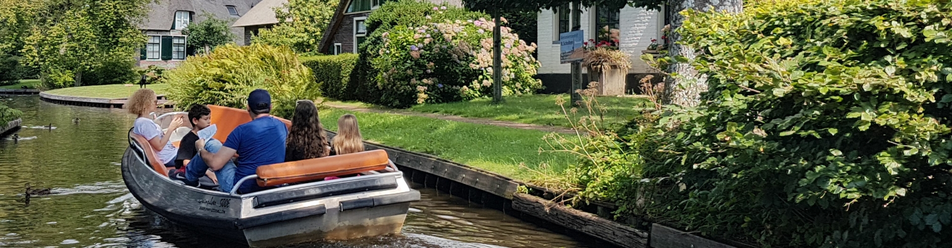 Giethoorn canals and thatched roof houses in Holland