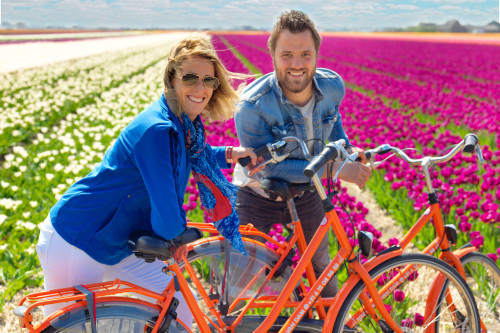 bike-ride-between-tulip-fields