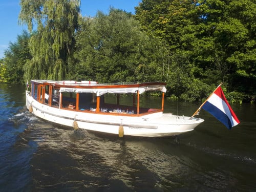 salon-boat-on-river-vecht-