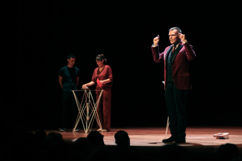 Comedy goochelaar inhuren bruiloft bedrijfsfeest Comedy goochelaar inhuren bruiloft bedrijfsfeest