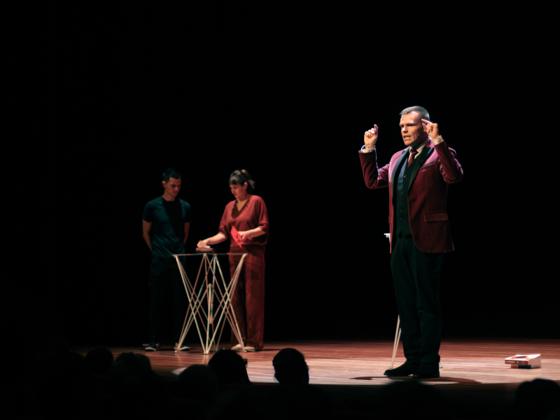 Comedy goochelaar inhuren bruiloft bedrijfsfeest Comedy goochelaar inhuren bruiloft bedrijfsfeest