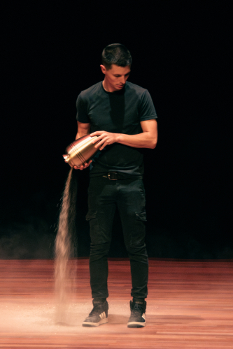 Flynn komische goochelaar met goochelshows voor jouw evenement Flynn komische goochelaar met goochelshows voor jouw evenement