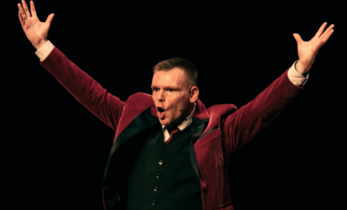 flynn unfortunate goochelaar slapstick humor