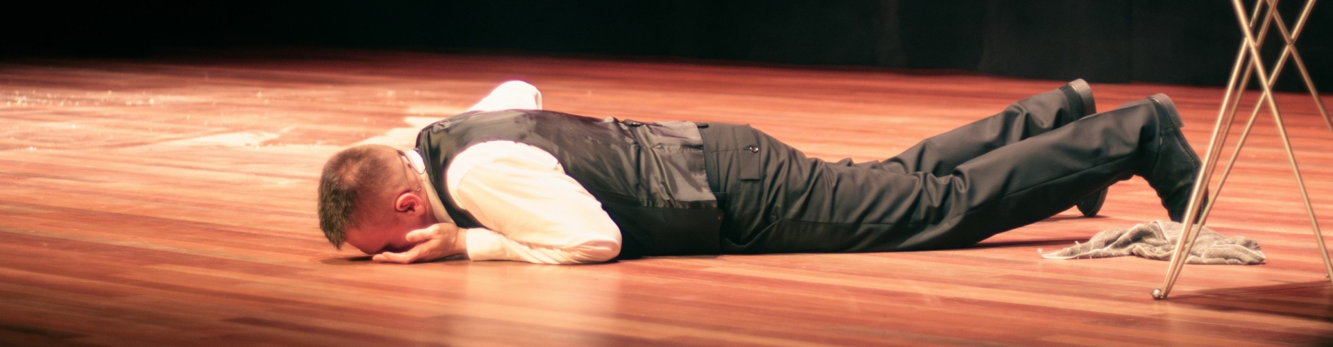 Goochelaar huren of comedy magician boeken in Belgie en Nederland 2 Goochelaar huren of comedy magician boeken in Belgie en Nederland 2