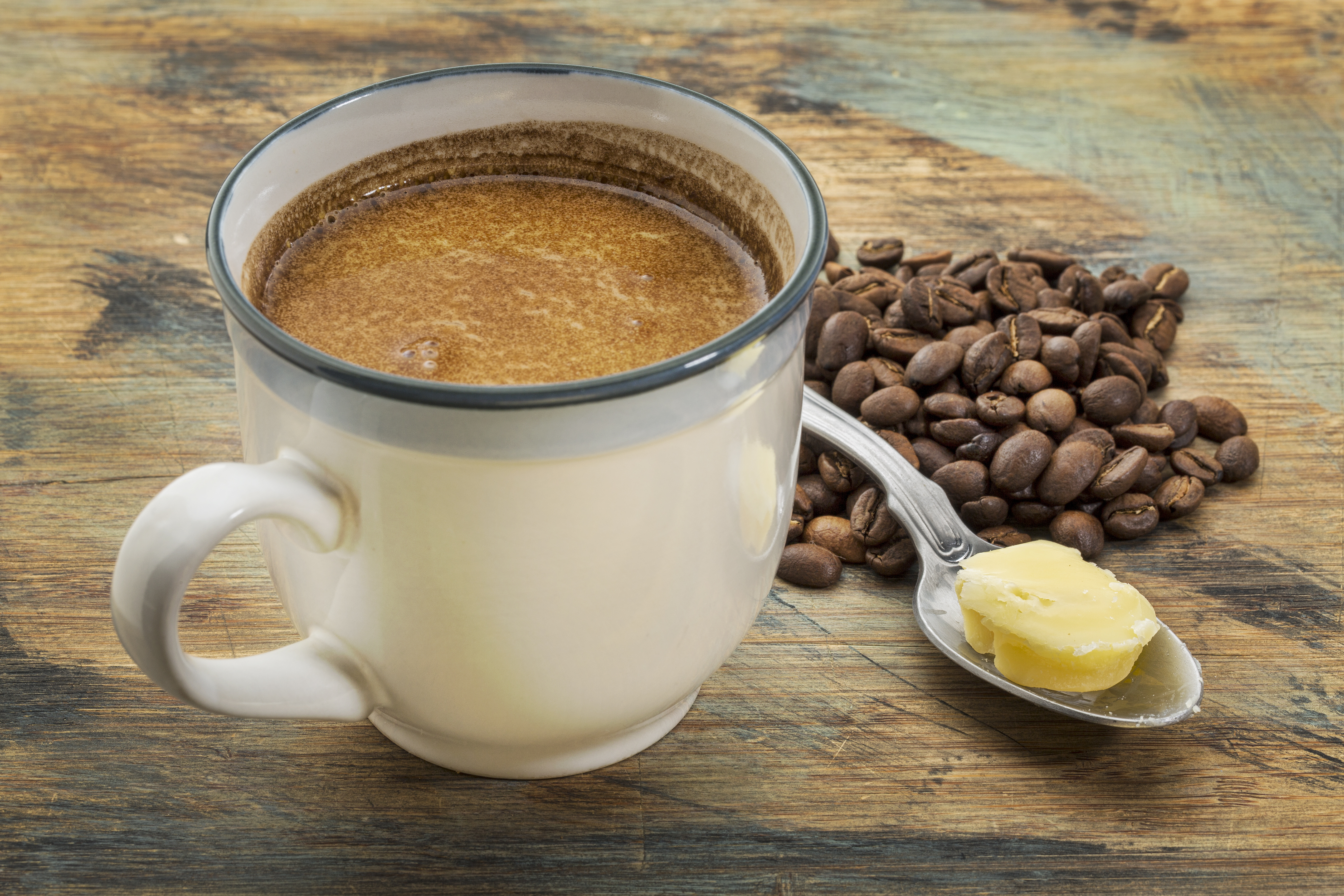 Bulletproof coffee: waarom je boter in je koffie zou moeten doen, in plaats van suiker