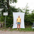 Vrouw op de camping door Geri Put