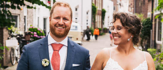 Bruiloftfotografie - Fotografie Debbie - Barneveld - hand in hand