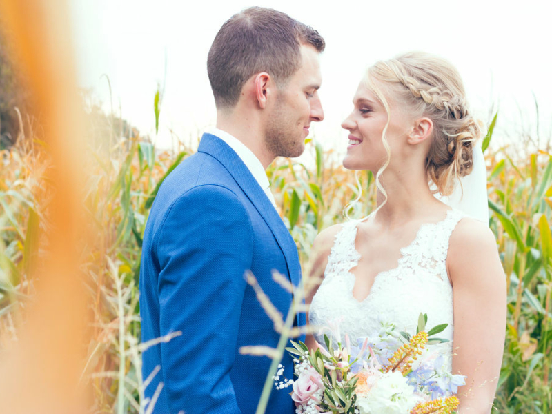 Bruiloftfotografie - Fotografie Debbie - Barneveld - hoge gras