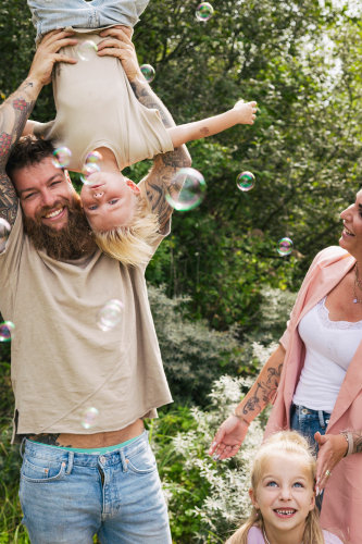 Familiefotorgrafie - Fotoshoot - Fotografie Debbie - Kind bellenblaas