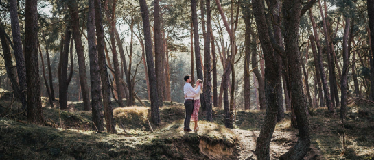 Loveshoot - Liefde foto - Fotografie Debbie - Barneveld - bos Loveshoot - Liefde foto - Fotografie Debbie - Barneveld - bos