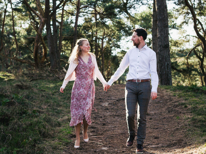 Loveshoot - Liefde foto - Fotografie Debbie - Barneveld - hand in hand Loveshoot - Liefde foto - Fotografie Debbie - Barneveld - hand in hand