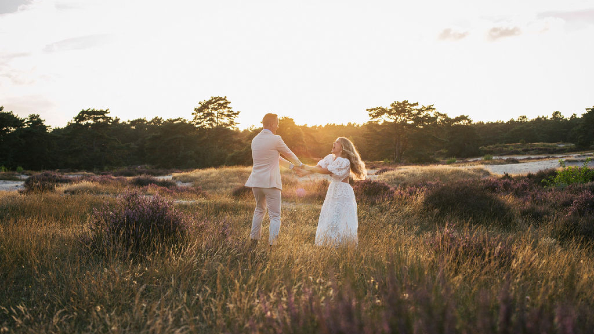 Loveshoot - Liefde foto - Fotografie Debbie - Barneveld - heide Loveshoot - Liefde foto - Fotografie Debbie - Barneveld - heide