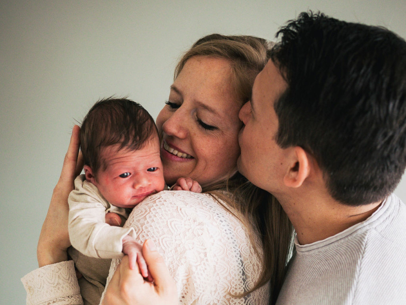 Newbornfotografie - Fotografie Debbie - Blij gezin Newbornfotografie - Fotografie Debbie - Blij gezin