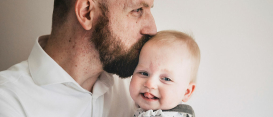 Newbornfotografie - Fotografie Debbie - Trotse papa Newbornfotografie - Fotografie Debbie - Trotse papa