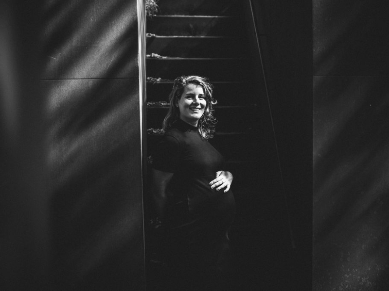 Zwangerschapsfotografie - Fotografie Debbie - zwart wit