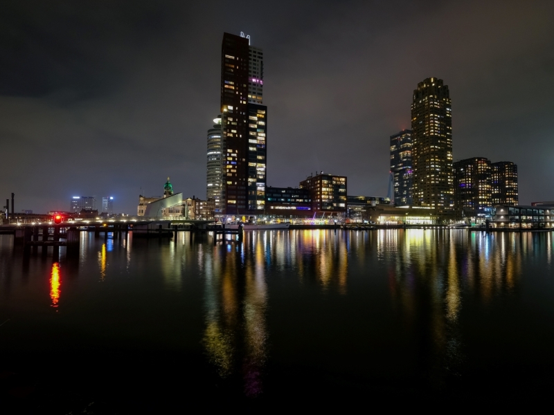 Rotterdam bij nacht Door Kim van der Zouw