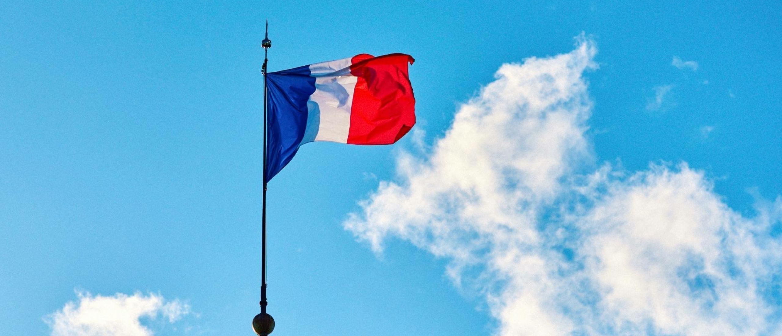 Hoe werkt de verschijningsplicht in Frankrijk?