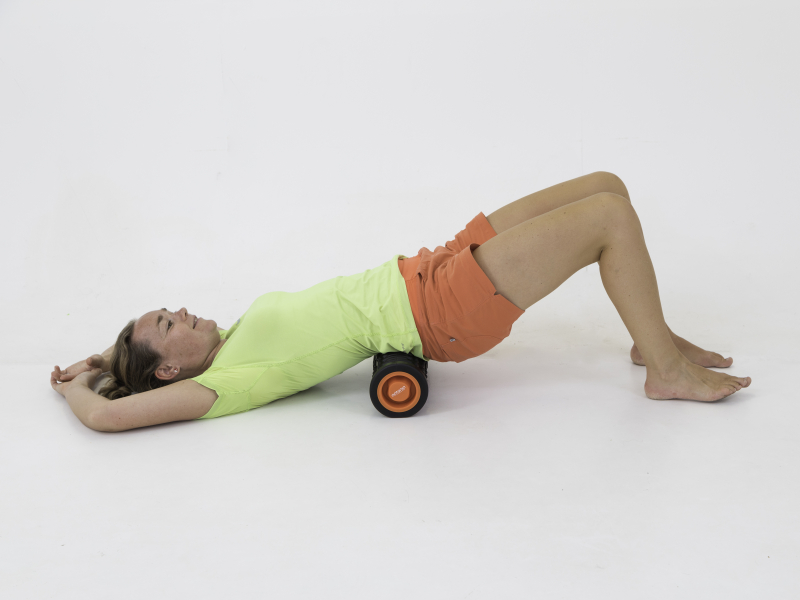 Fysio Maaike op foamroller rugklachten