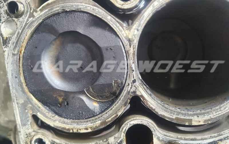 N43 schade zuigers door gebroken ketting | Garage Woest