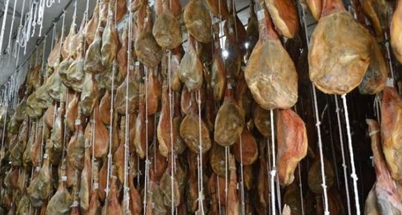Rijpingsproces van Spaanse ham in secadero