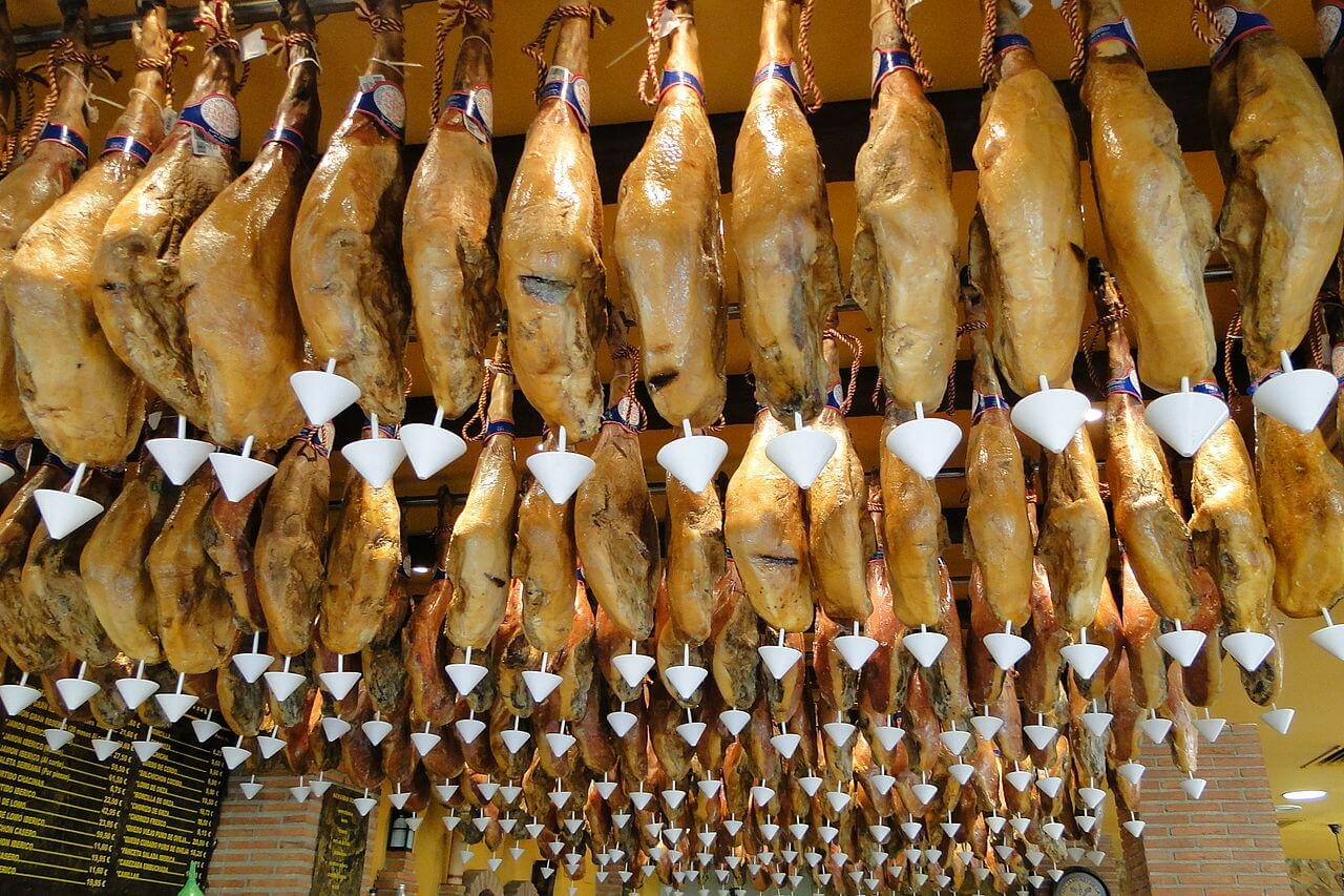 Spaanse ham soorten met Serrano en Ibérico