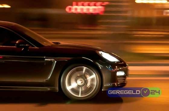 Krachtige elegantie van De Porsche Cayenne - de ultieme SUV-ervaring - Beeldbank - Geregeld24