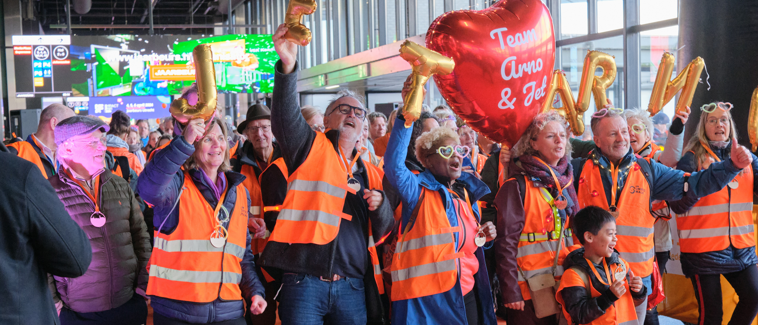 Afgelopen nacht organiseerde Stichting ALS Nederland voor de derde keer de ALS Sunrise Walk in Utrecht. Ruim 3000 deelnemers haalden samen een recordbedrag