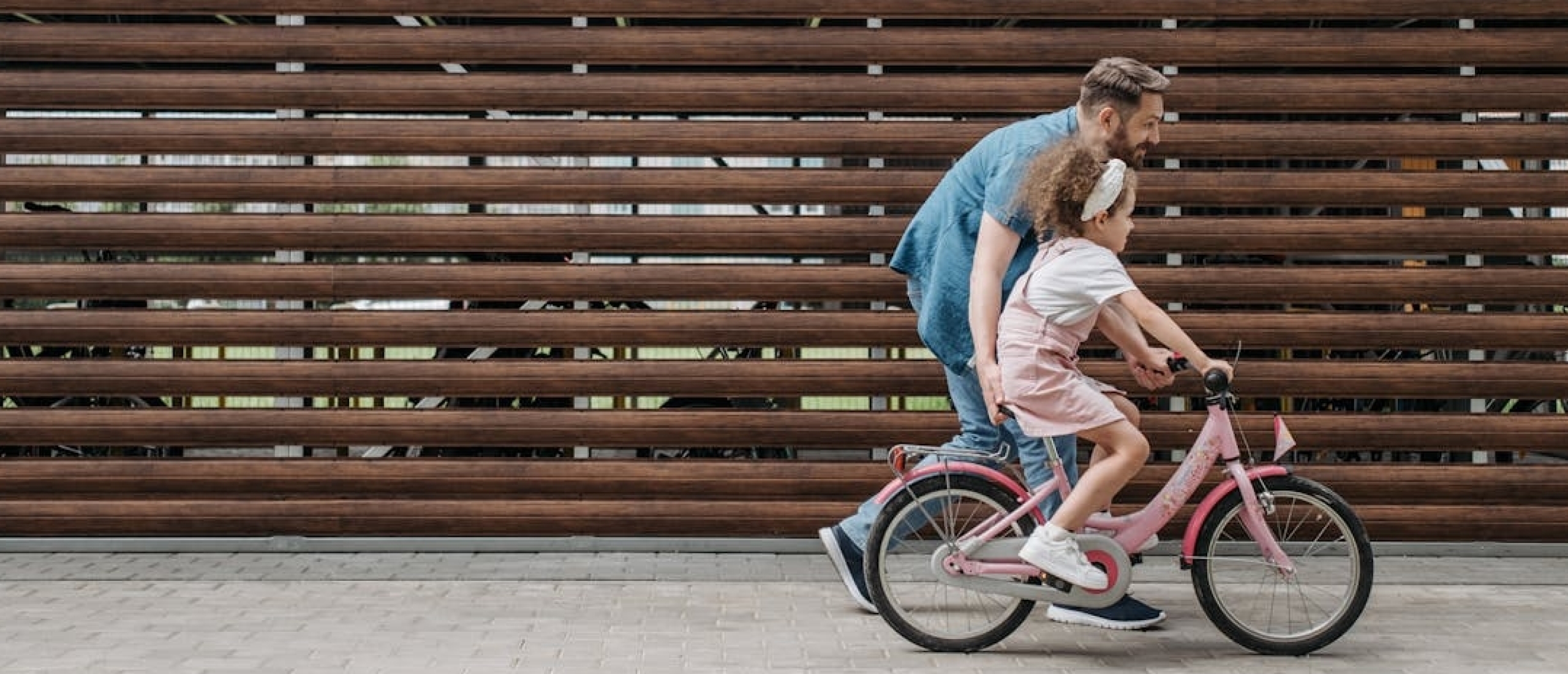 Kind leert fietsen - verband tussen lichamelijke activiteit en schoolprestaties