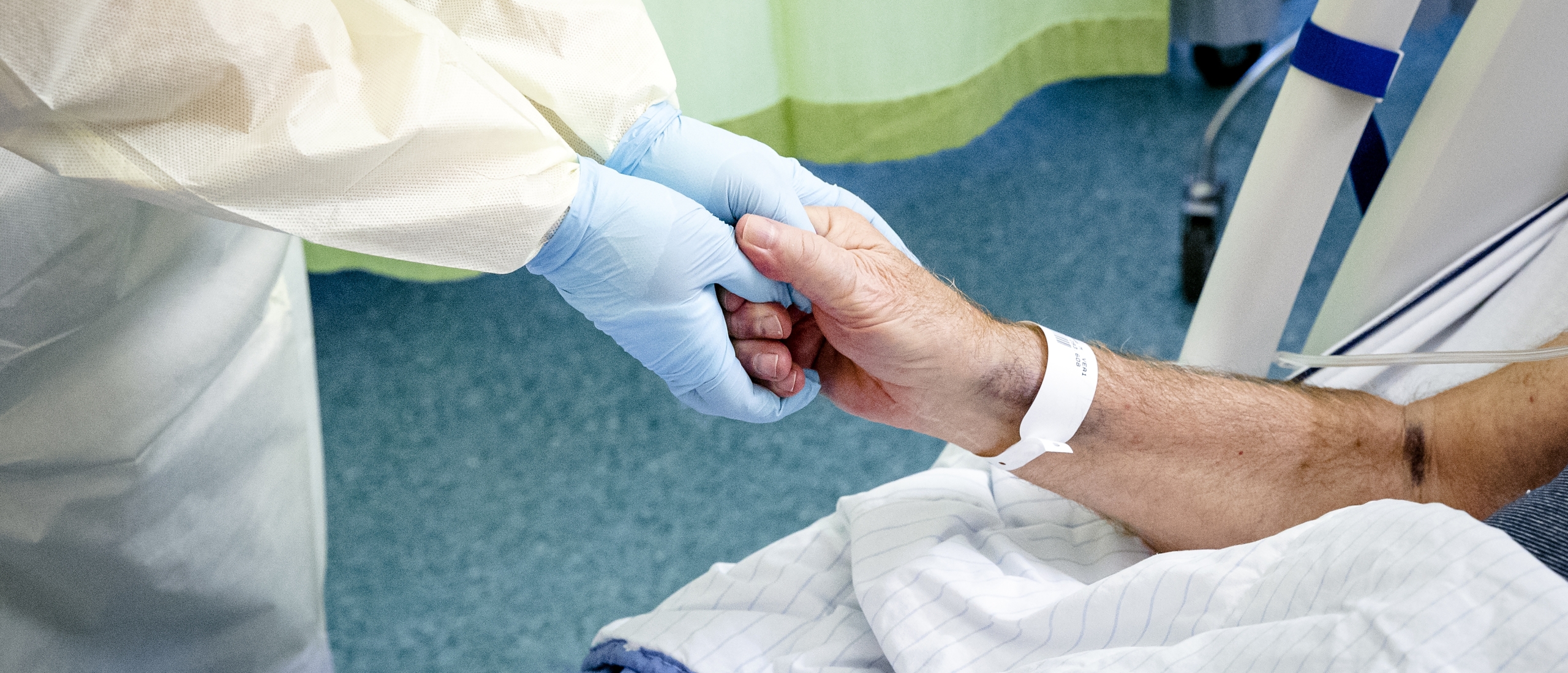 Aantal coronapatiënten in ziekenhuizen stijgt naar bijna 800