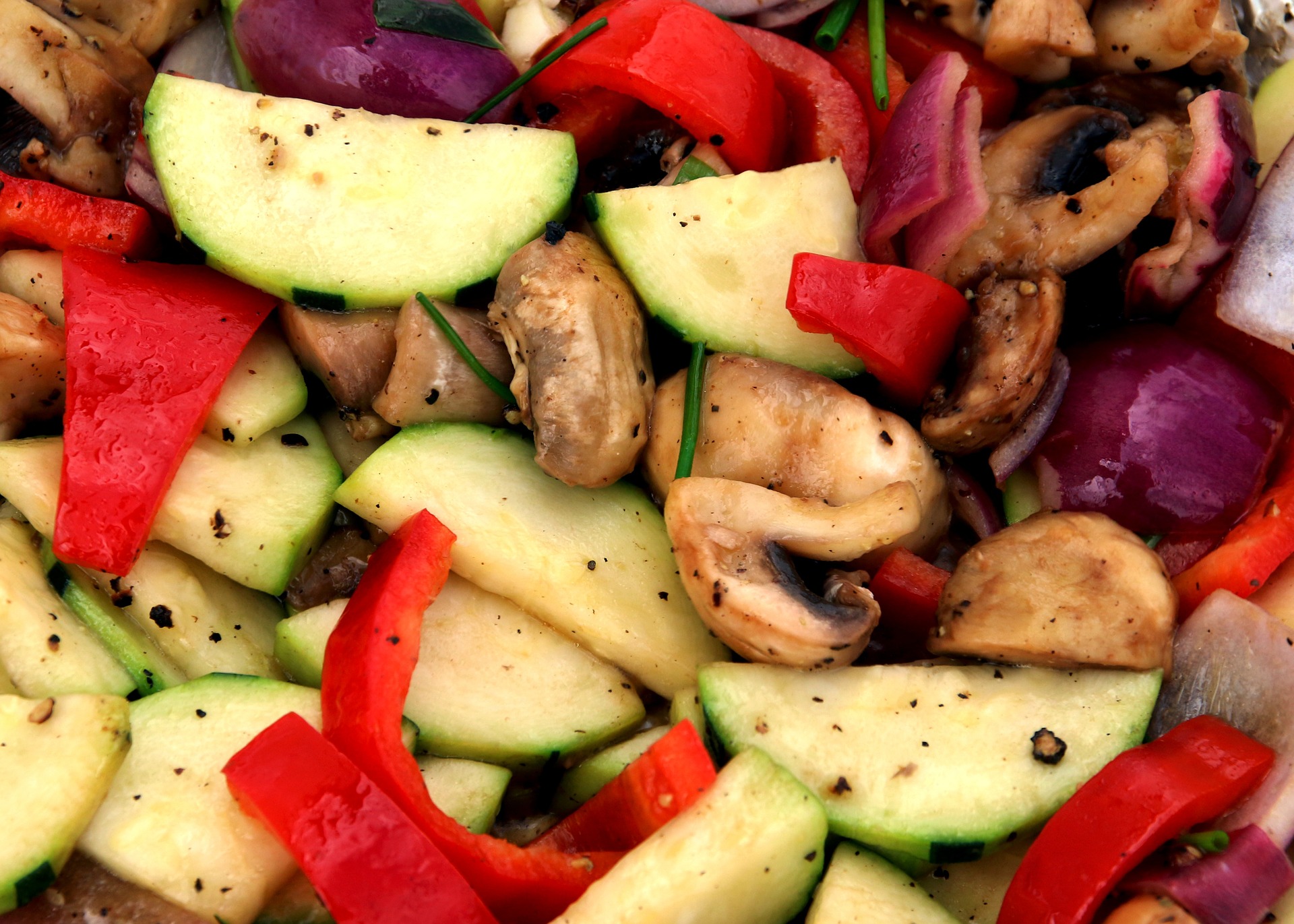 Gegrilde groenten met humus