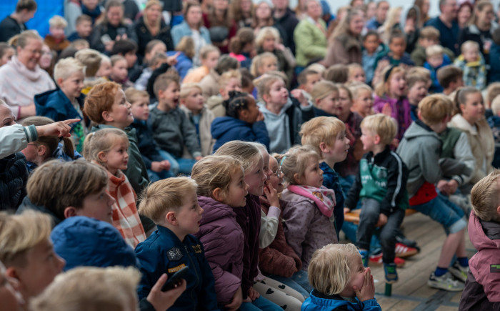 Goochelaar voor kinderevenement boeken Kinderen die wijzen