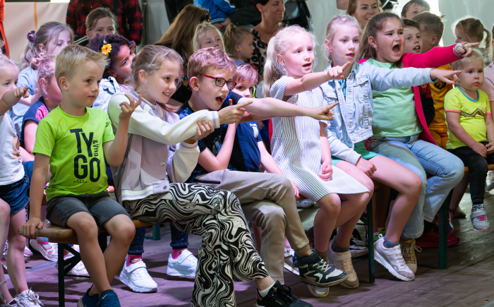 Goochelaar inhuren voor Kinderen Kinderen die wijzen
