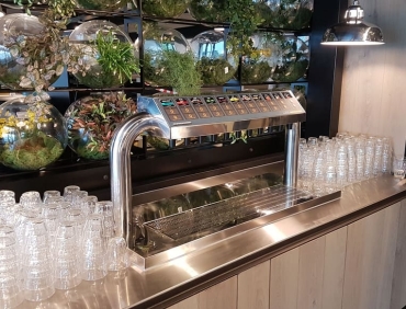 duurzame drankoplossing op kantoor Frisdranktap die duurzame dranken of vitamindrinks schenkt. Perfect voor kantoren en werkplekken