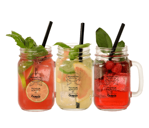 3 verschillende limonades van Grapos in Mason jars.