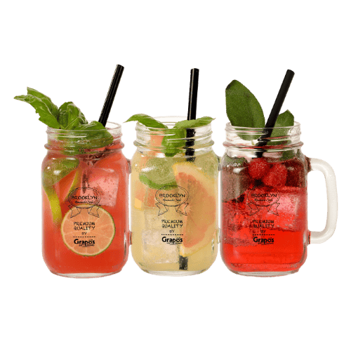 3 verschillende limonades van Grapos in Mason jars.