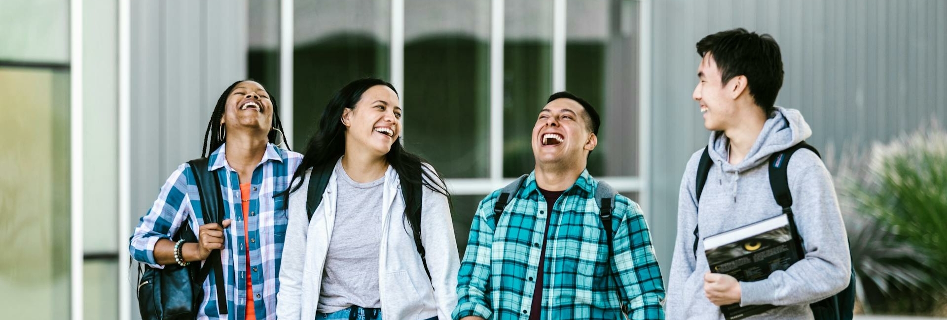 studenten lachen en hebben plezier studenten lachen en hebben plezier