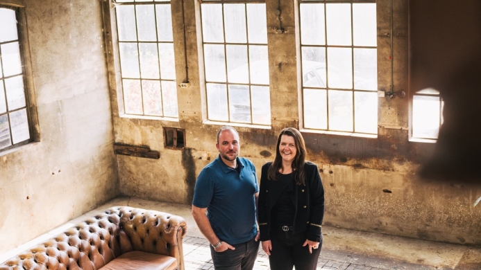 Harold en Lisette van Grenzeloos Gastvrij,p adviseurs voor horeca en hotels, helpen ondernemers aan meer directe boekingen en rust in hun bedrijf