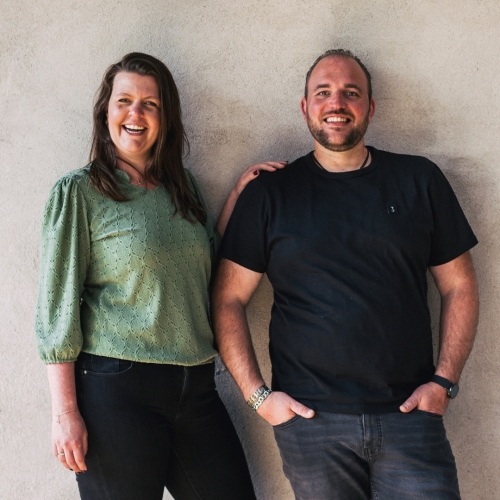 Harold en Lisette van Grenzeloos Gastvrij, horeca-adviseurs die ondernemers helpen aan meer gasten, rendement en rust