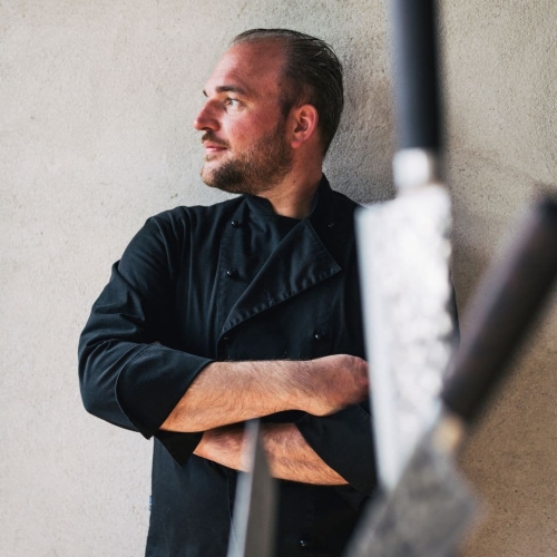 Harold Engelen in kokskleding, ervaren horecaondernemer die ondernemers helpt met rust, structuur en rendement