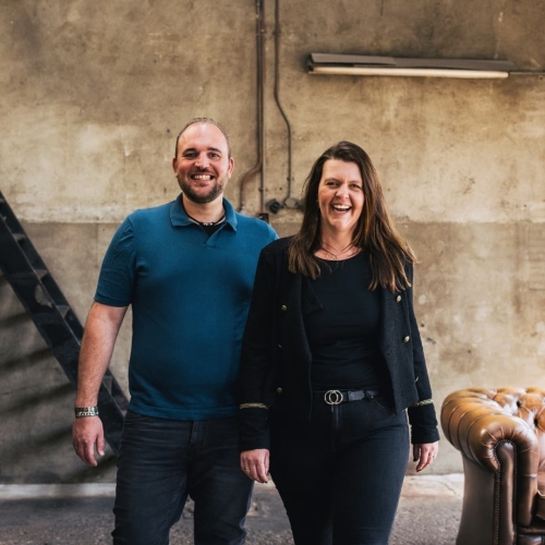 Harold en Lisette Engelen van Grenzeloos Gastvrij, gesprecialiseerd in het helpen van horecaondernemers met meer reserveringen, rendement en rust in hun bedrijf