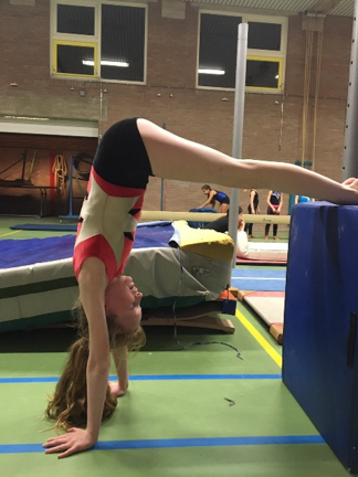 Back-handspring-gymnastics