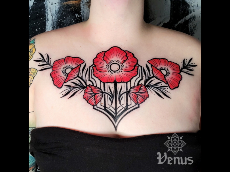 bloemen tattoo izegem borst vrouw