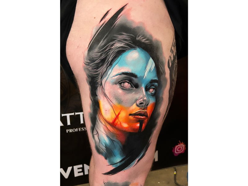 Vrouw realisme tattoo in kleur