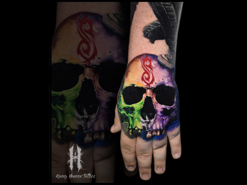 tattoo studio izegem skull tattoo met slipknot logo