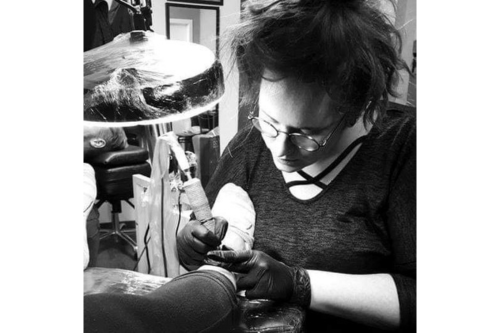 tina is tattoo artiest bij hannon tattoos izegem