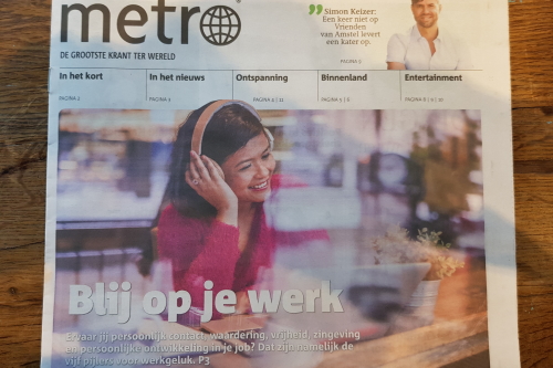 Happyholics en de vijf pijlers van werkgeluk op de voorpagina van de Metro krant