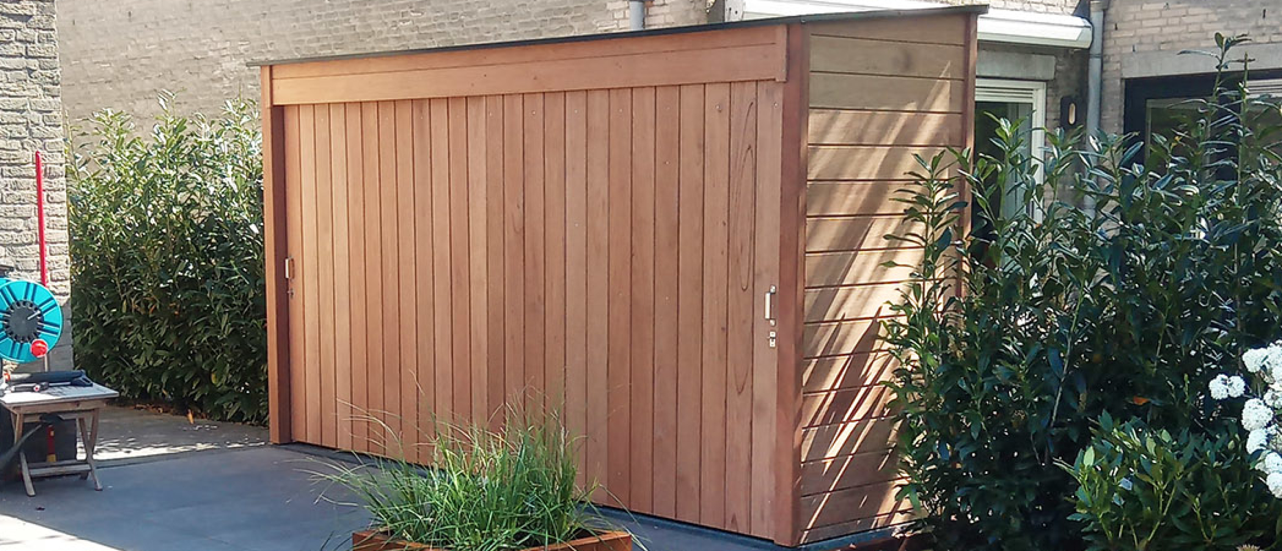 Hoge tuinkast: waarom dit de beste opbergoplossing voor jouw tuin is