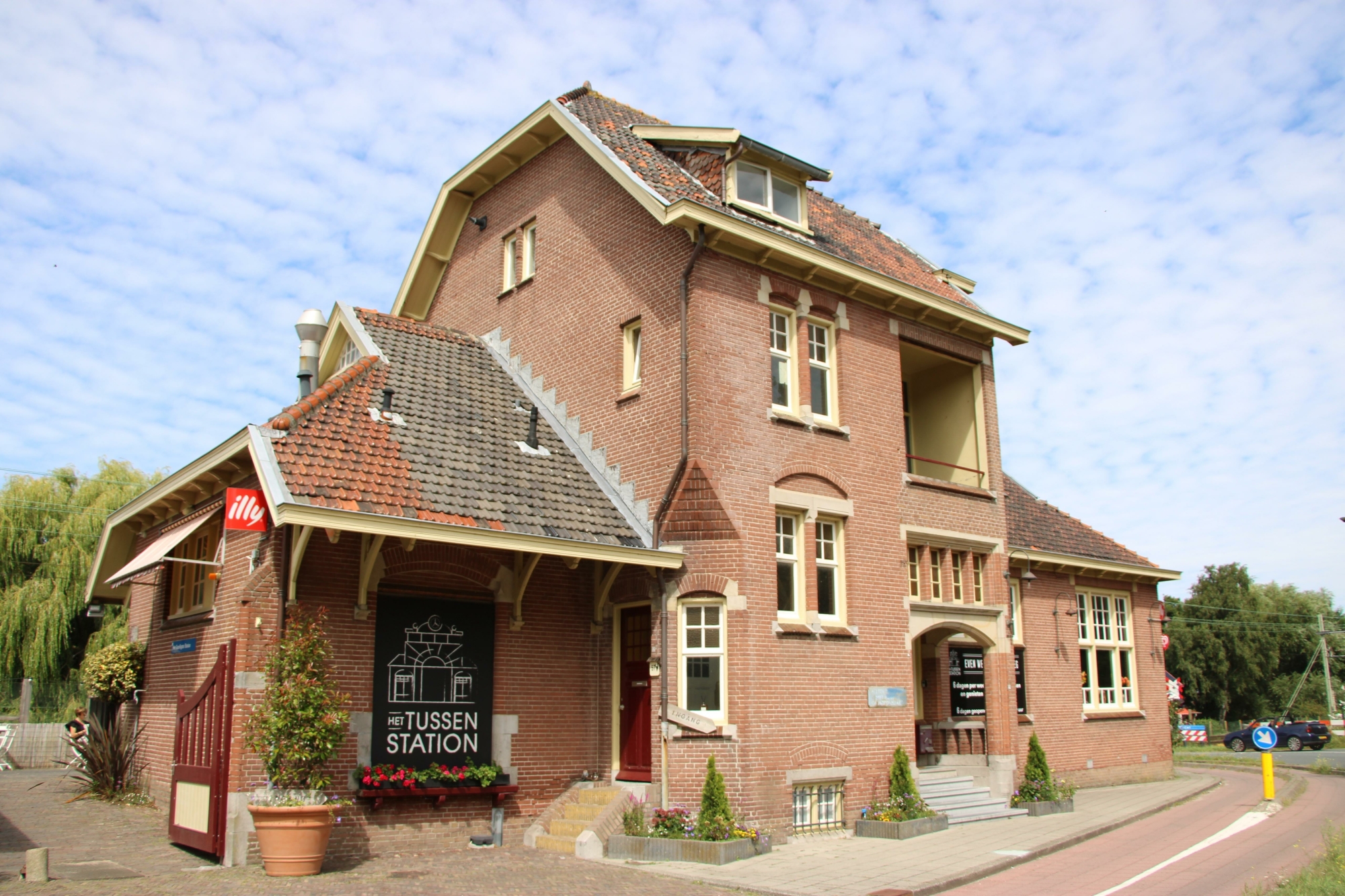 Het tussenstation Lisse- ontbijt en lunchzaak. null