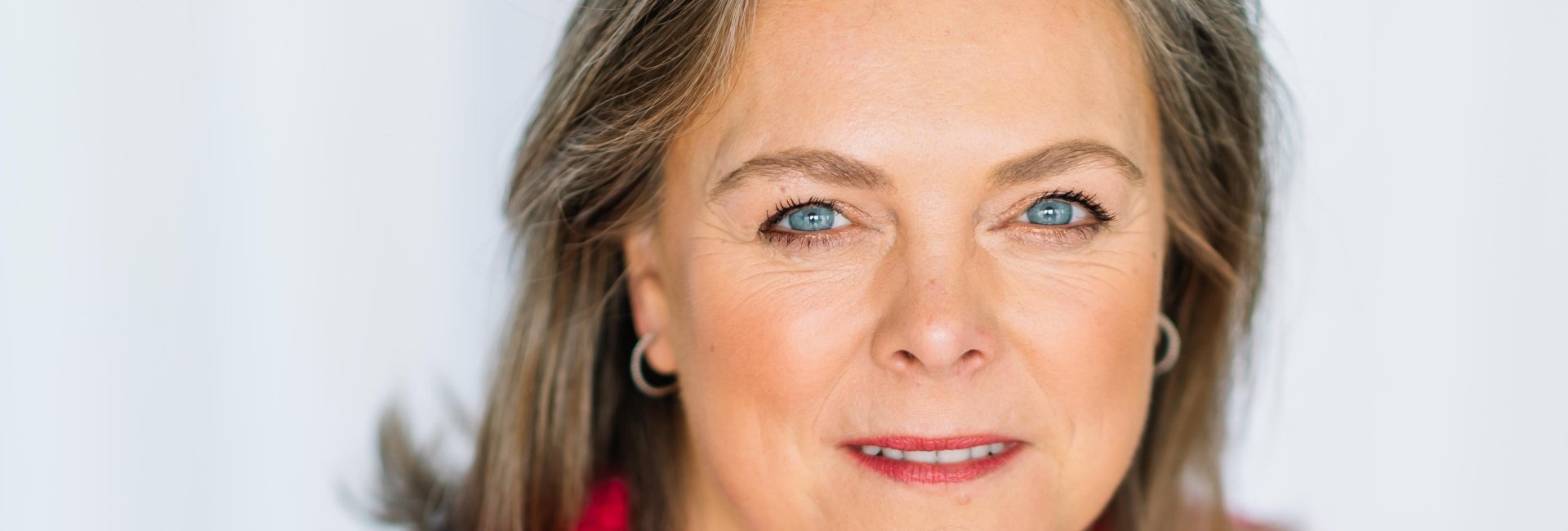 Annick Heyman – Jouw gids naar een bewuster en krachtiger leven. Annick Heyman – Gedreven coach en oprichtster van Hey!Motion, gespecialiseerd in het begeleiden van perfectionisten naar meer balans, zelfvertrouwen en persoonlijke groei.