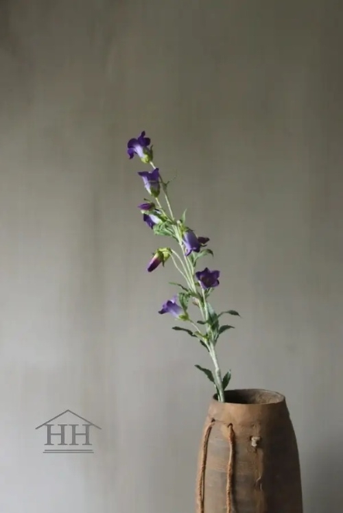 Campanula kunstbloem paars 86 cm in houten vaas